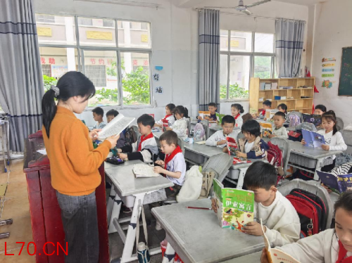 让书香浸润乡村学子成长 余干县梅溪中心小学开展读书月活动